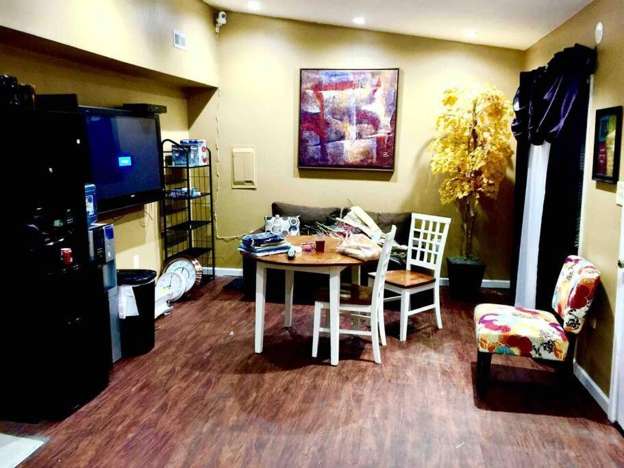 Charity'S Haven II Apartment Waldorf Exterior photo